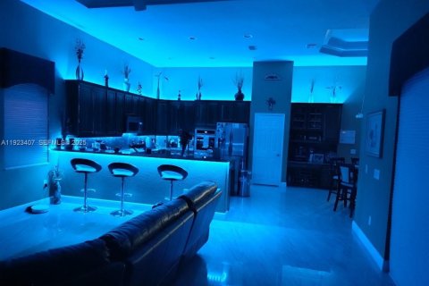 Villa ou maison à louer à Weston, Floride: 4 chambres, 404.96 m2 № 1982646 - photo 7