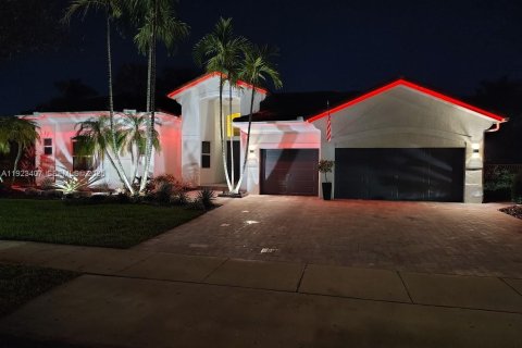 Villa ou maison à Weston, Floride 4 chambres, 404.96 m2 № 1982646