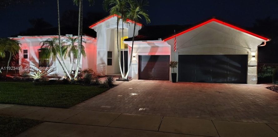 Villa ou maison à Weston, Floride 4 chambres, 404.96 m2 № 1982646