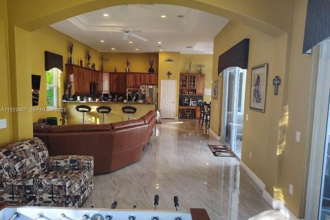 Villa ou maison à louer à Weston, Floride: 4 chambres, 404.96 m2 № 1982646 - photo 6
