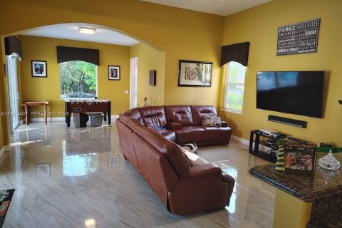 Villa ou maison à louer à Weston, Floride: 4 chambres, 404.96 m2 № 1982646 - photo 9