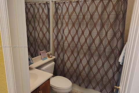 Villa ou maison à louer à Weston, Floride: 4 chambres, 404.96 m2 № 1982646 - photo 27