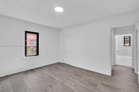 Casa en alquiler en Miami, Florida, 2 dormitorios, 123.47 m2 № 2049020 - foto 11