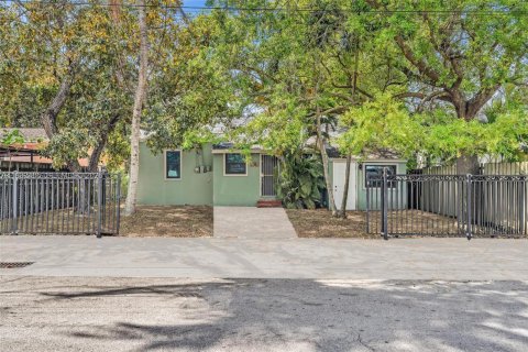 Casa en alquiler en Miami, Florida, 2 dormitorios, 123.47 m2 № 2049020 - foto 18