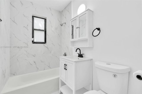 Casa en alquiler en Miami, Florida, 2 dormitorios, 123.47 m2 № 2049020 - foto 17