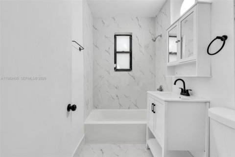 Casa en alquiler en Miami, Florida, 2 dormitorios, 123.47 m2 № 2049020 - foto 16