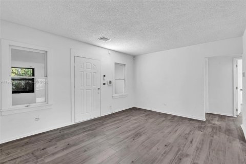 Casa en alquiler en Miami, Florida, 2 dormitorios, 123.47 m2 № 2049020 - foto 4