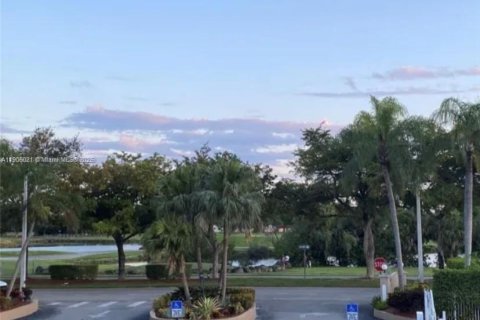 Купить кондоминиум в Майами, Флорида 1 спальня, 69.68м2, № 1955879 - фото 5