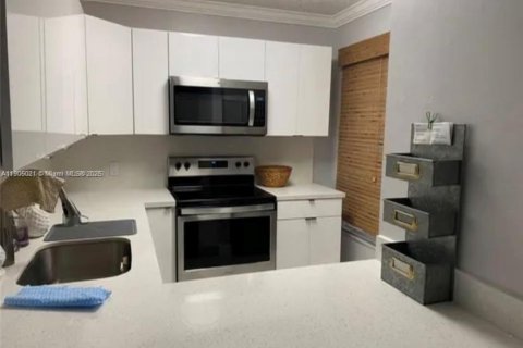 Купить кондоминиум в Майами, Флорида 1 спальня, 69.68м2, № 1955879 - фото 2