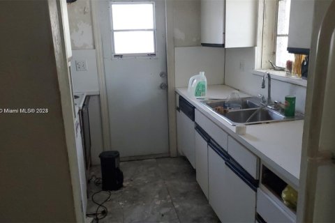 House in Hollywood, Florida 2 bedrooms, 83.89 sq.m. № 2012132 - photo 2