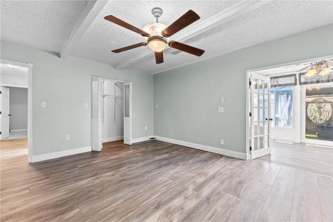 House in Pinellas Park, Florida 3 bedrooms, 150.78 sq.m. № 1900462 - photo 12