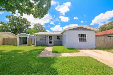 House in Pinellas Park, Florida 3 bedrooms, 150.78 sq.m. № 1900462 - photo 2