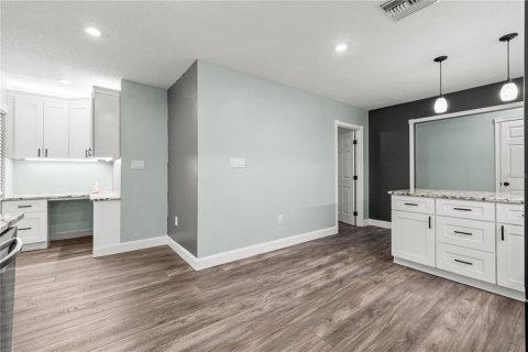 House in Pinellas Park, Florida 3 bedrooms, 150.78 sq.m. № 1900462 - photo 8