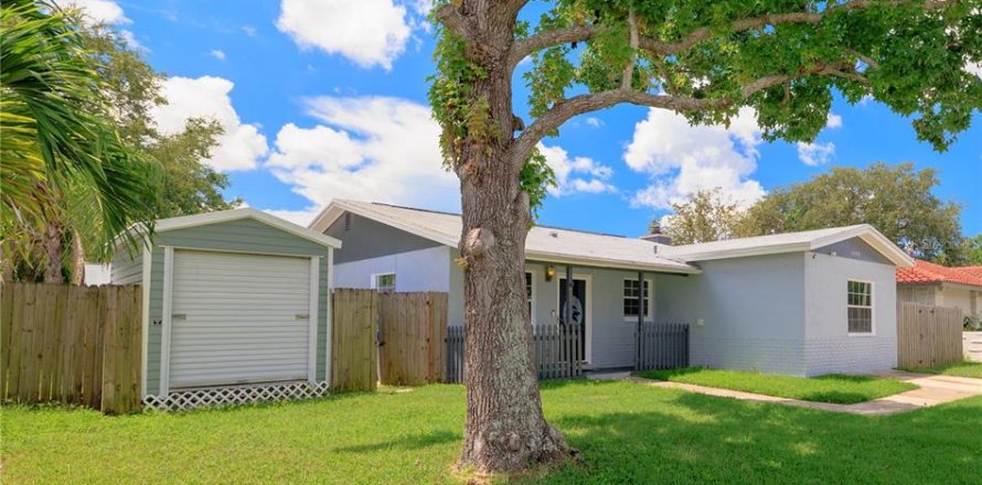 House in Pinellas Park, Florida 3 bedrooms, 150.78 sq.m. № 1900462
