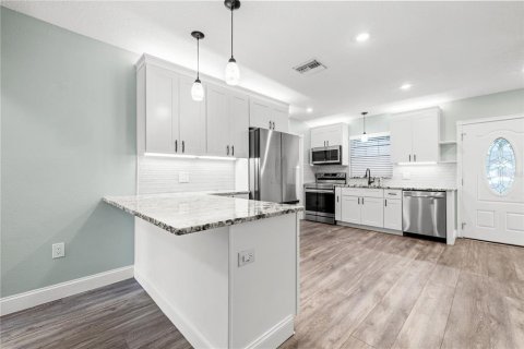 Casa en venta en Pinellas Park, Florida, 3 dormitorios, 150.78 m2 № 1900462 - foto 9