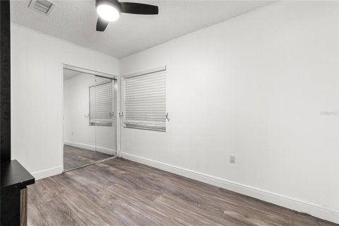 House in Pinellas Park, Florida 3 bedrooms, 150.78 sq.m. № 1900462 - photo 21