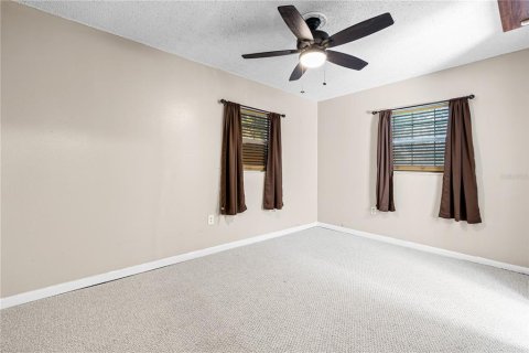 House in Pinellas Park, Florida 3 bedrooms, 150.78 sq.m. № 1900462 - photo 15