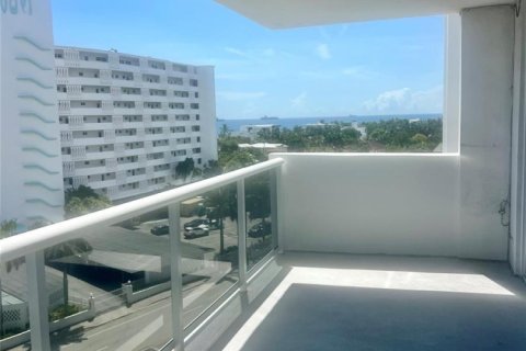 Condo in Fort Lauderdale, Florida, 2 bedrooms  № 2183705 - photo 2