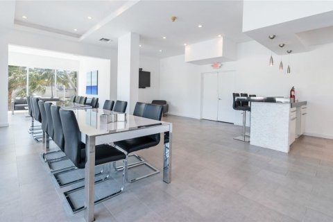 Condo in Fort Lauderdale, Florida, 2 bedrooms  № 2183705 - photo 17