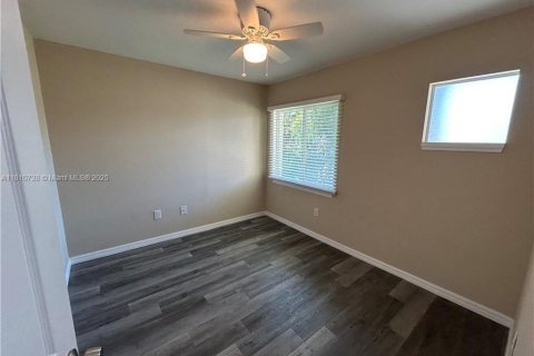 Condominio en venta en Port Charlotte, Florida, 6 dormitorios, 234.67 m2 № 1865732 - foto 20