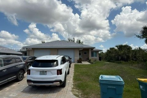 Condo in Port Charlotte, Florida, 6 bedrooms  № 1865732 - photo 1