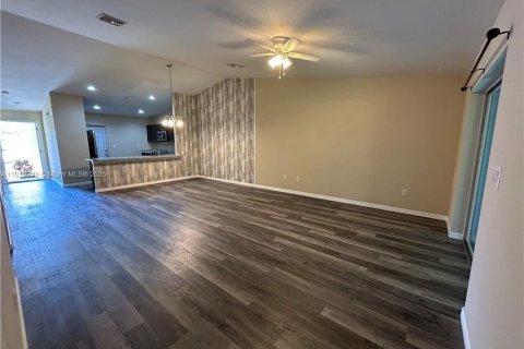 Condominio en venta en Port Charlotte, Florida, 6 dormitorios, 234.67 m2 № 1865732 - foto 19