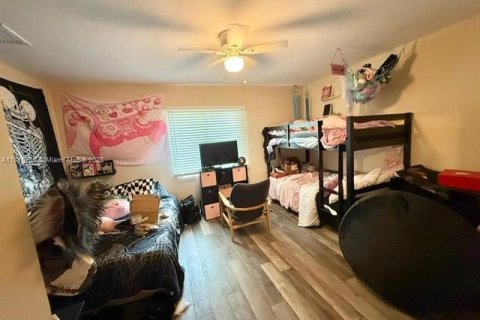 Condo in Port Charlotte, Florida, 6 bedrooms  № 1865732 - photo 7