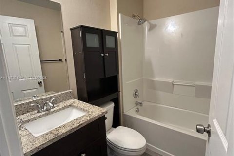 Condominio en venta en Port Charlotte, Florida, 6 dormitorios, 234.67 m2 № 1865732 - foto 18