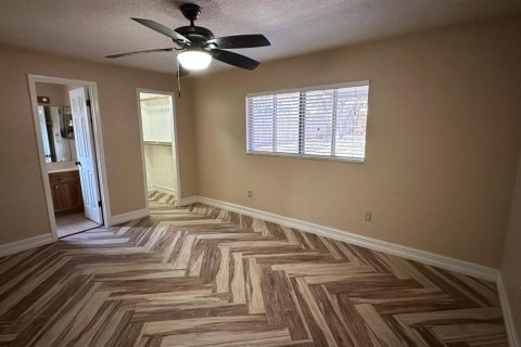House in Sanford, Florida 3 bedrooms, 124.77 sq.m. № 2229968 - photo 4