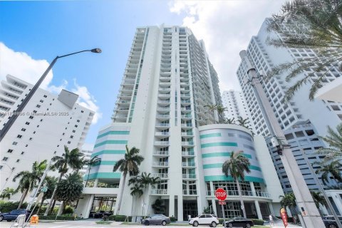 Copropriété à louer à Miami, Floride: 1 chambre, 76.18 m2 № 1828236 - photo 1