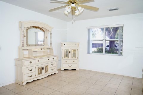 House in Lady Lake, Florida 2 bedrooms, 128.48 sq.m. № 1800207 - photo 8