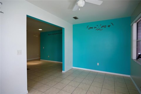 House in Lady Lake, Florida 2 bedrooms, 128.48 sq.m. № 1800207 - photo 3