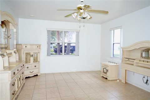 House in Lady Lake, Florida 2 bedrooms, 128.48 sq.m. № 1800207 - photo 7