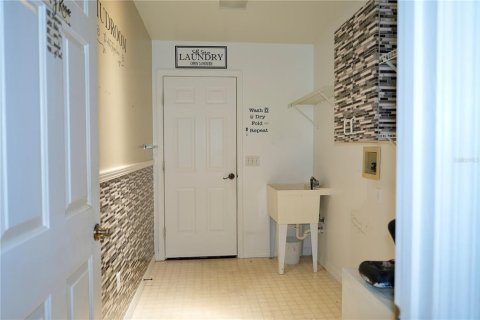 House in Lady Lake, Florida 2 bedrooms, 128.48 sq.m. № 1800207 - photo 10