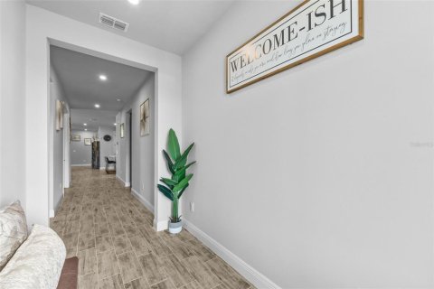 House in Wesley Chapel, Florida 4 bedrooms, 220.27 sq.m. № 2403660 - photo 4
