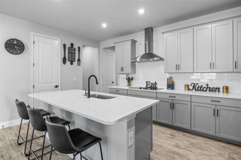 House in Wesley Chapel, Florida 4 bedrooms, 220.27 sq.m. № 2403660 - photo 7