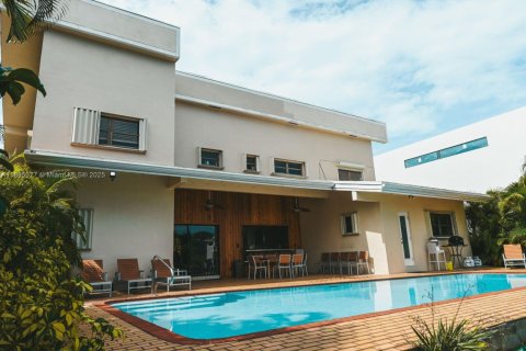 Villa ou maison à louer à Hollywood, Floride: 5 chambres, 278.71 m2 № 1930567 - photo 16