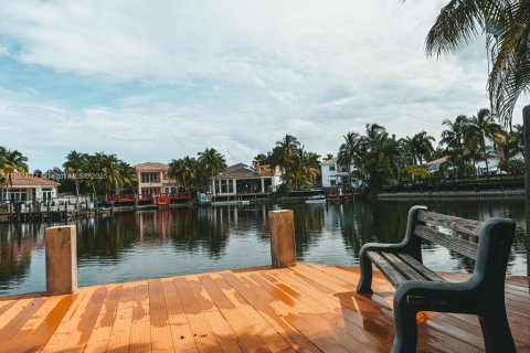Villa ou maison à louer à Hollywood, Floride: 5 chambres, 278.71 m2 № 1930567 - photo 2