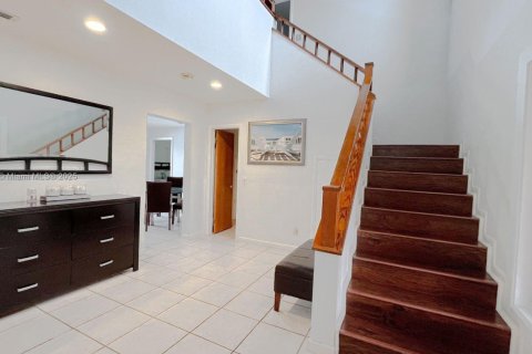 Villa ou maison à louer à Hollywood, Floride: 5 chambres, 278.71 m2 № 1930567 - photo 17