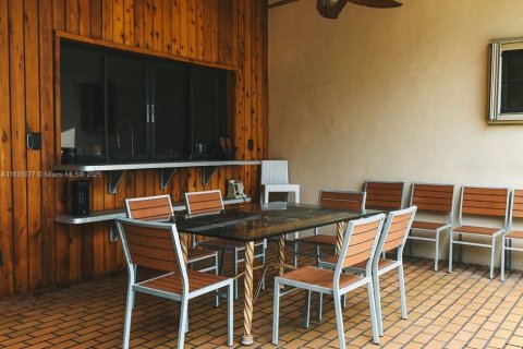 Villa ou maison à louer à Hollywood, Floride: 5 chambres, 278.71 m2 № 1930567 - photo 12