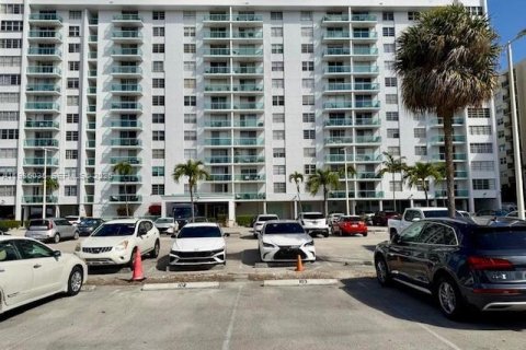 Condo à North Miami Beach, Floride, 1 chambre  № 2084679