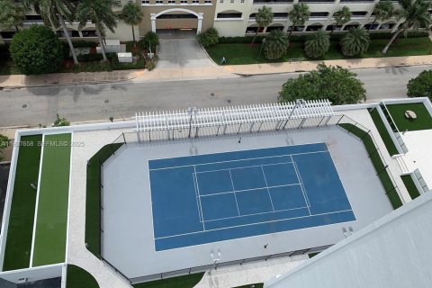 Снять в аренду кондоминиум в Форт-Лодердейл, Флорида 2 спальни, 106.28м2, № 1988235 - фото 20