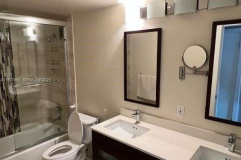 Снять в аренду кондоминиум в Форт-Лодердейл, Флорида 2 спальни, 106.28м2, № 1988235 - фото 7