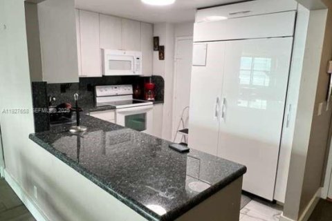 Снять в аренду кондоминиум в Форт-Лодердейл, Флорида 2 спальни, 106.28м2, № 1988235 - фото 4