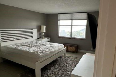 Снять в аренду кондоминиум в Форт-Лодердейл, Флорида 2 спальни, 106.28м2, № 1988235 - фото 8