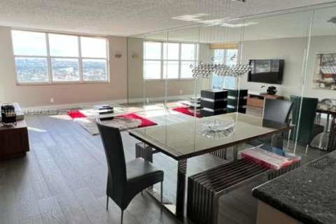 Снять в аренду кондоминиум в Форт-Лодердейл, Флорида 2 спальни, 106.28м2, № 1988235 - фото 5