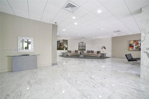 Снять в аренду кондоминиум в Форт-Лодердейл, Флорида 2 спальни, 106.28м2, № 1988235 - фото 15