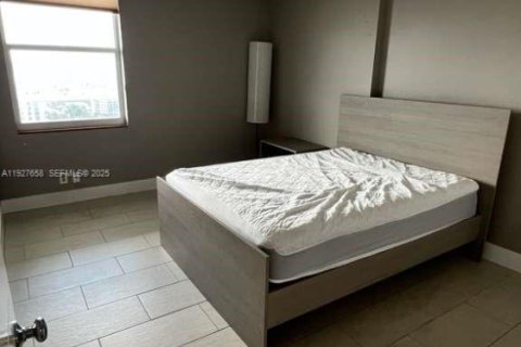 Снять в аренду кондоминиум в Форт-Лодердейл, Флорида 2 спальни, 106.28м2, № 1988235 - фото 9