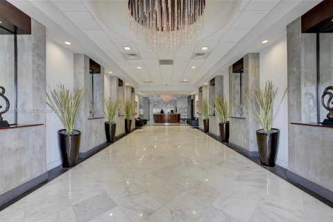 Снять в аренду кондоминиум в Форт-Лодердейл, Флорида 2 спальни, 106.28м2, № 1988235 - фото 18