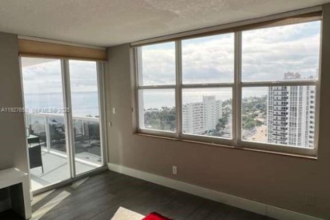 Снять в аренду кондоминиум в Форт-Лодердейл, Флорида 2 спальни, 106.28м2, № 1988235 - фото 6